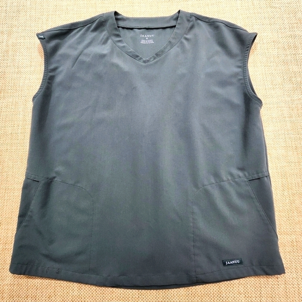 Jaanuu Scrubs Women’s 3-Pocket V-Neck Oversized Top‎ Military Green S